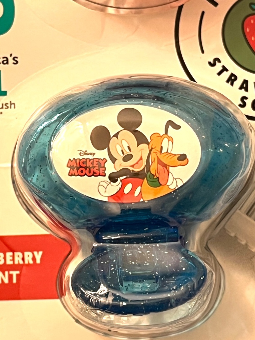 Steripod Kids Clip-On Toothbrush Protector, Mickey Mouse, Strawberry Scent - Picture 4 of 6